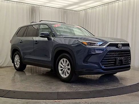Used 2024 Toyota Grand Highlander AWD image 5