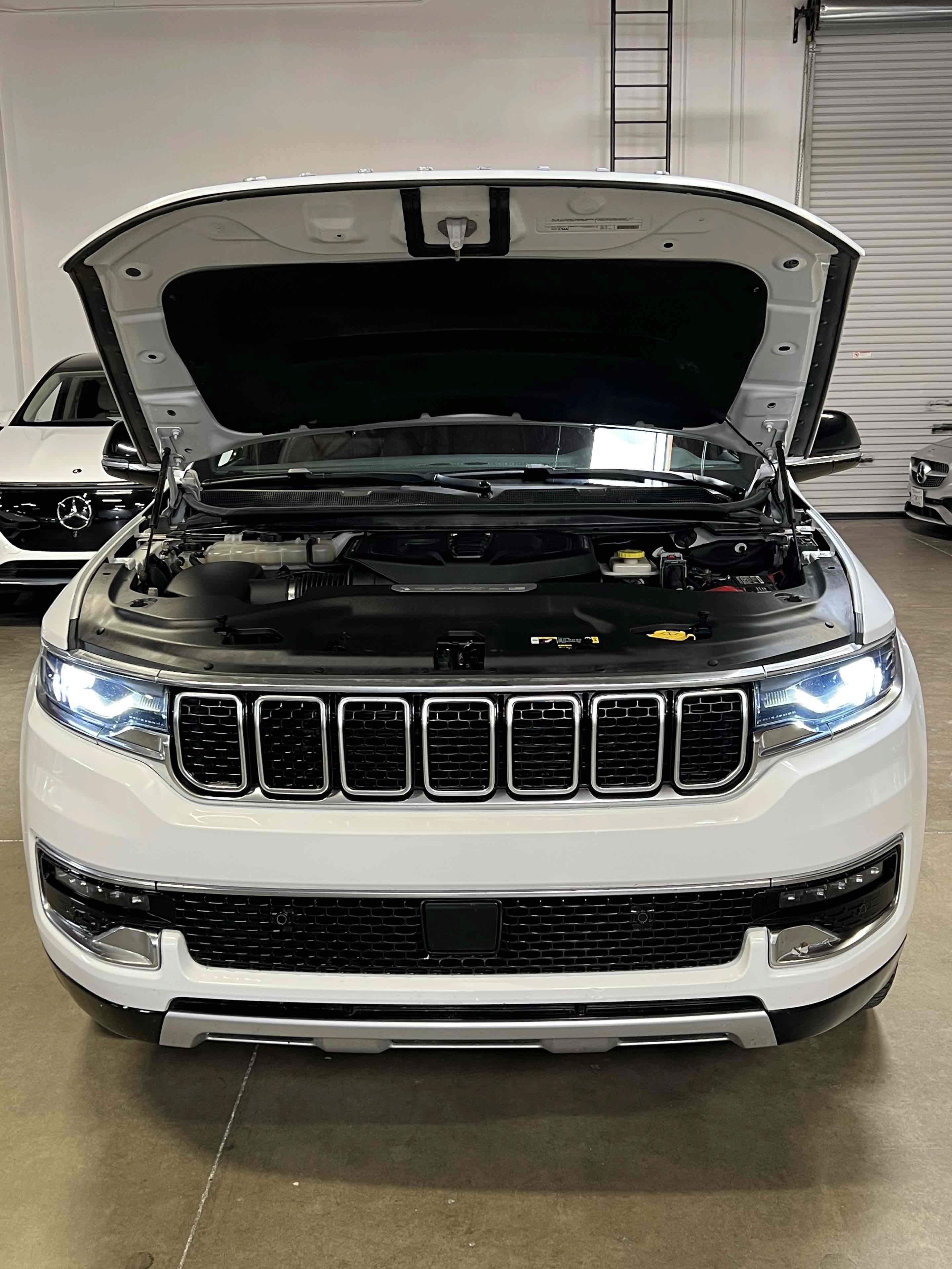 Used 2024 Jeep Wagoneer L Series II AWD/4WD image 18