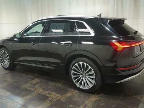 Used 2019 Audi e-tron Prestige w/ Prestige Package AWD/4WD image 7