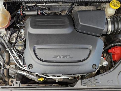 Used 2022 Chrysler Voyager LX FWD image 22