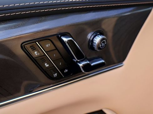 Certified 2025 Cadillac Escalade IQ Luxury 2 AWD/4WD image 11
