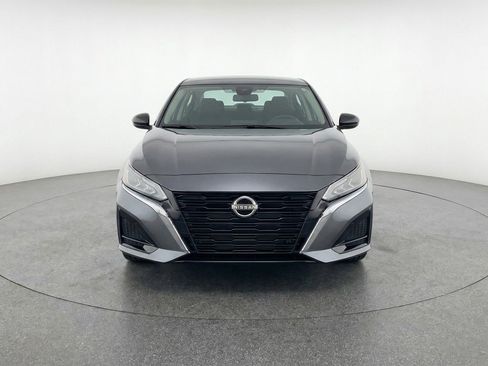 Used 2025 Nissan Altima 2.5 SV image 2
