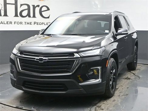 Used 2023 Chevrolet Traverse LT w/ Midnight/Sport Edition image 7