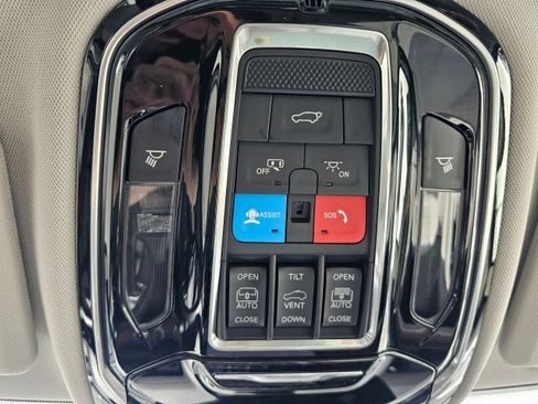 Used 2022 Jeep Grand Cherokee Summit w/ Adv Protech Group IV AWD/4WD image 39