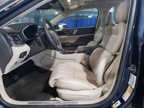 Used 2017 Lincoln Continental Select w/ Climate Package image 10