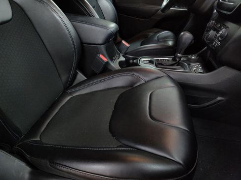 Used 2019 Jeep Cherokee Latitude Plus image 23