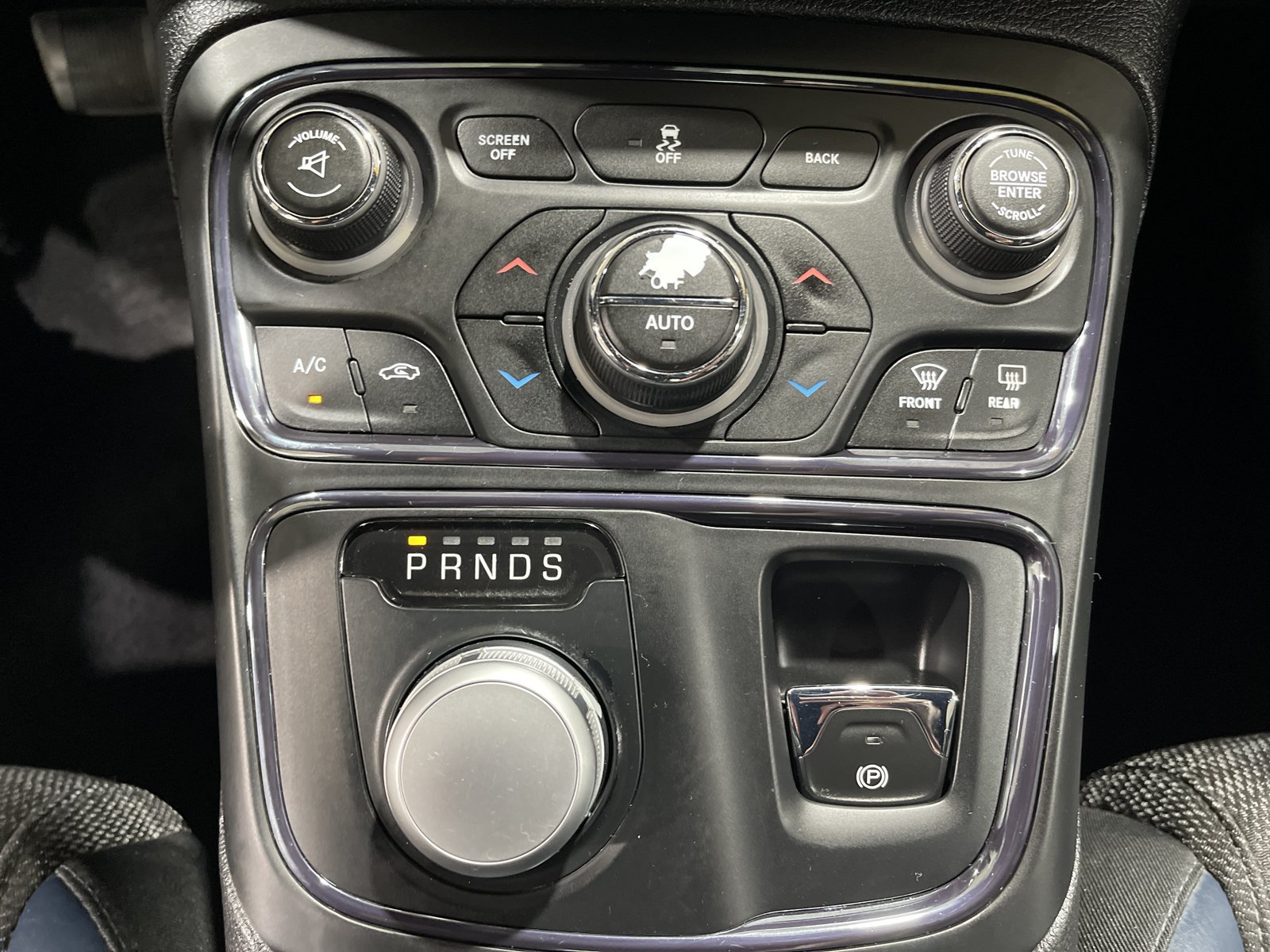 Used 2016 Chrysler 200 S w/ Comfort Group FWD image 24