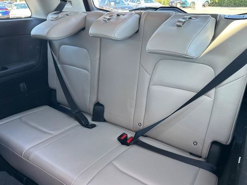 Used 2022 Nissan Pathfinder SL AWD/4WD image 15