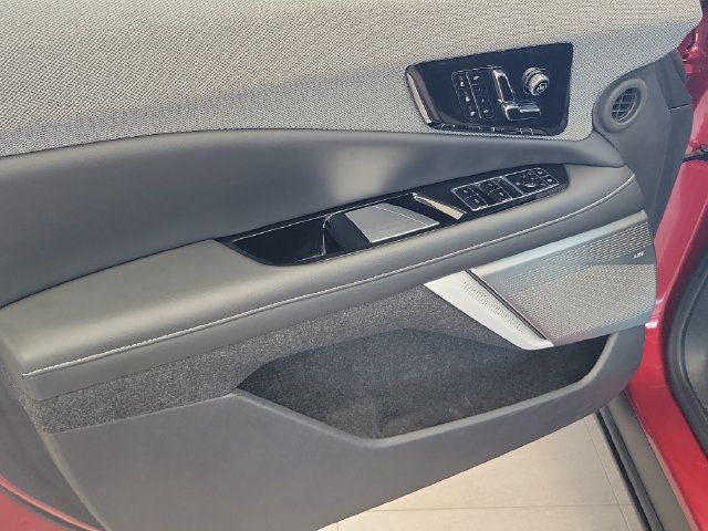 Used 2025 Cadillac Optiq Sport 2 w/ LPO, Floor Liner Package AWD/4WD image 7
