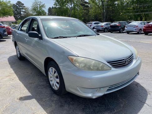 Used 2005 Toyota Camry FWD image 3