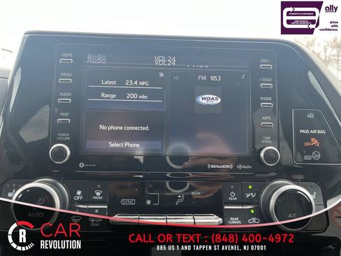 Used 2021 Toyota Highlander XLE FWD image 13