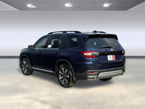 Used 2025 Honda Pilot Touring image 5