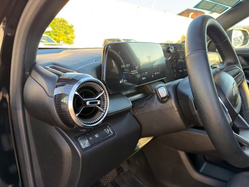 Used 2025 Chevrolet Equinox LT image 25