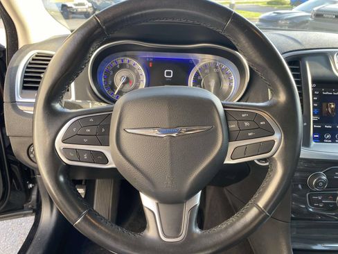 Used 2021 Chrysler 300 Touring w/ Sport Appearance Package RWD image 28