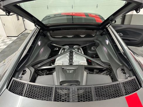 Used 2018 Audi R8 V10 w/ Premium Package image 24