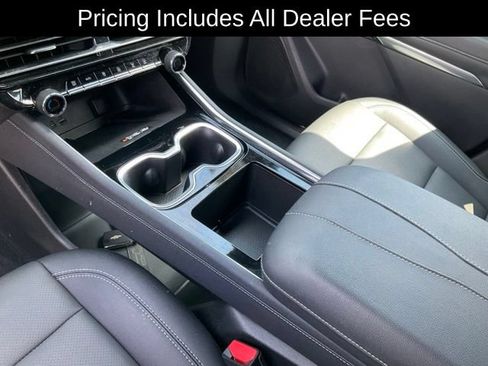 Used 2025 Chevrolet Traverse LT w/ Driver Confidence Package FWD image 15