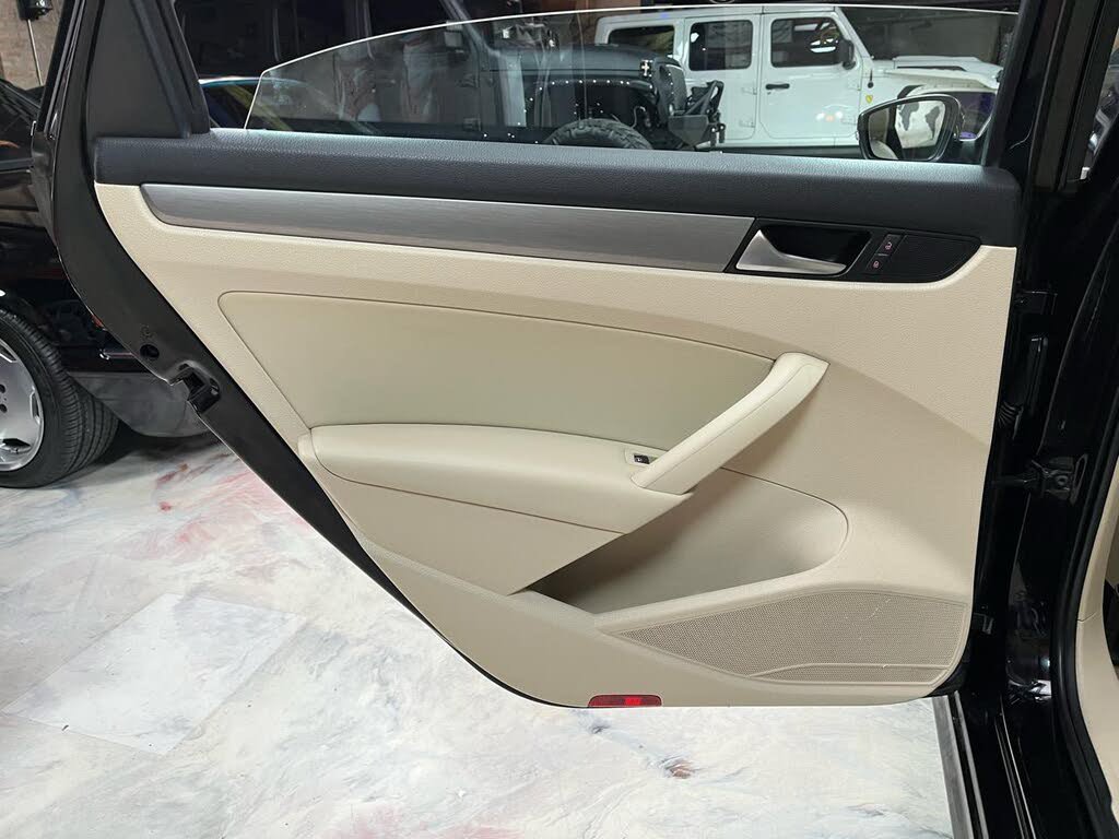Used 2014 Volkswagen Passat TDI SE FWD image 30