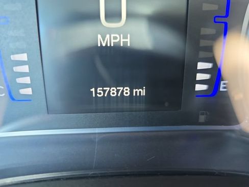 Used 2016 Chrysler 200 LX FWD image 21