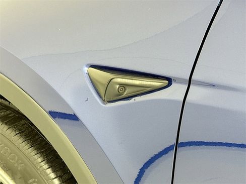 Used 2022 Tesla Model Y Long Range image 10