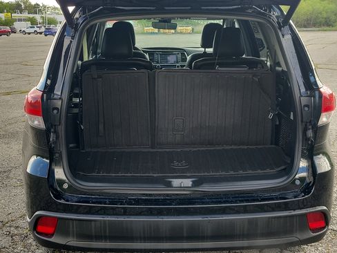 Used 2019 Toyota Highlander SE AWD/4WD image 18