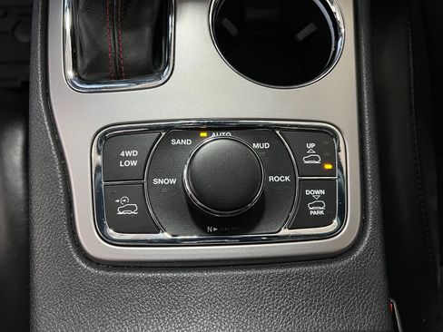 Used 2020 Jeep Grand Cherokee Trailhawk w/ Premium Lighting Group AWD/4WD image 16