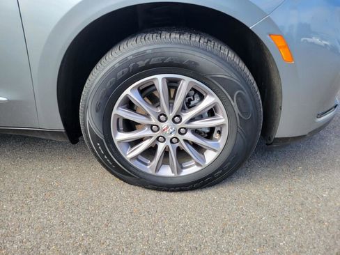 Used 2024 Buick Enclave Premium image 9