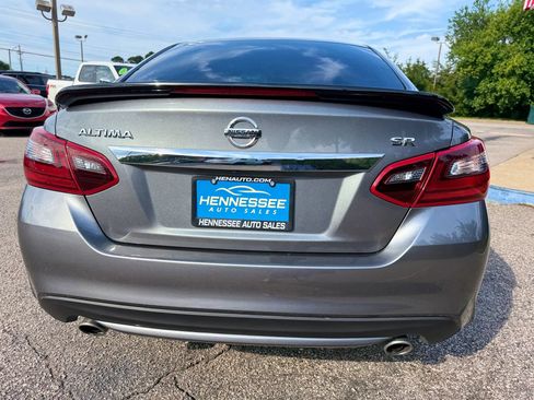 Used 2017 Nissan Altima 2.5 SR w/ Midnight Edition Package FWD image 16