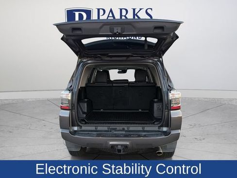 Used 2022 Toyota 4Runner SR5 Premium w/ Moonroof Package AWD/4WD image 19