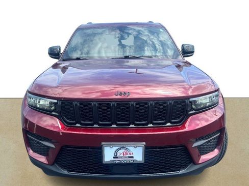 Used 2022 Jeep Grand Cherokee Altitude AWD/4WD image 9