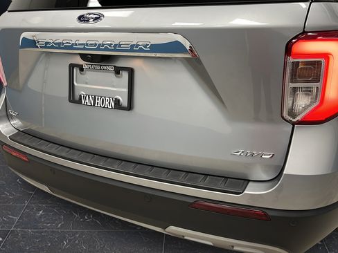 Used 2023 Ford Explorer XLT w/ Equipment Group 202A AWD/4WD image 36