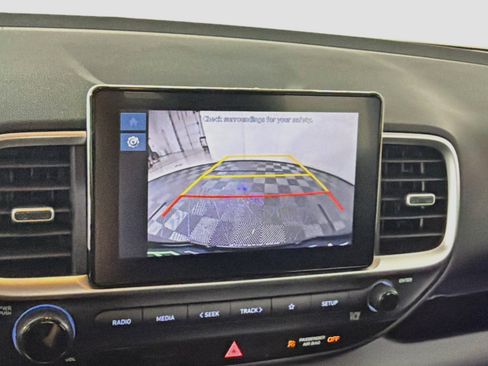 Used 2025 Hyundai Venue SEL FWD image 21