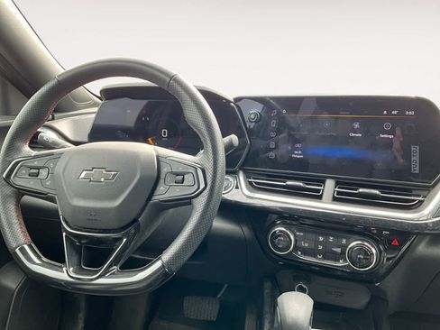 Used 2024 Chevrolet Trax RS w/ Sunroof Package image 12