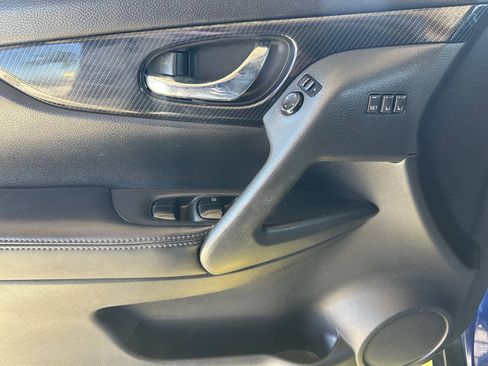 Used 2018 Nissan Rogue SL w/ Premium Package FWD image 28