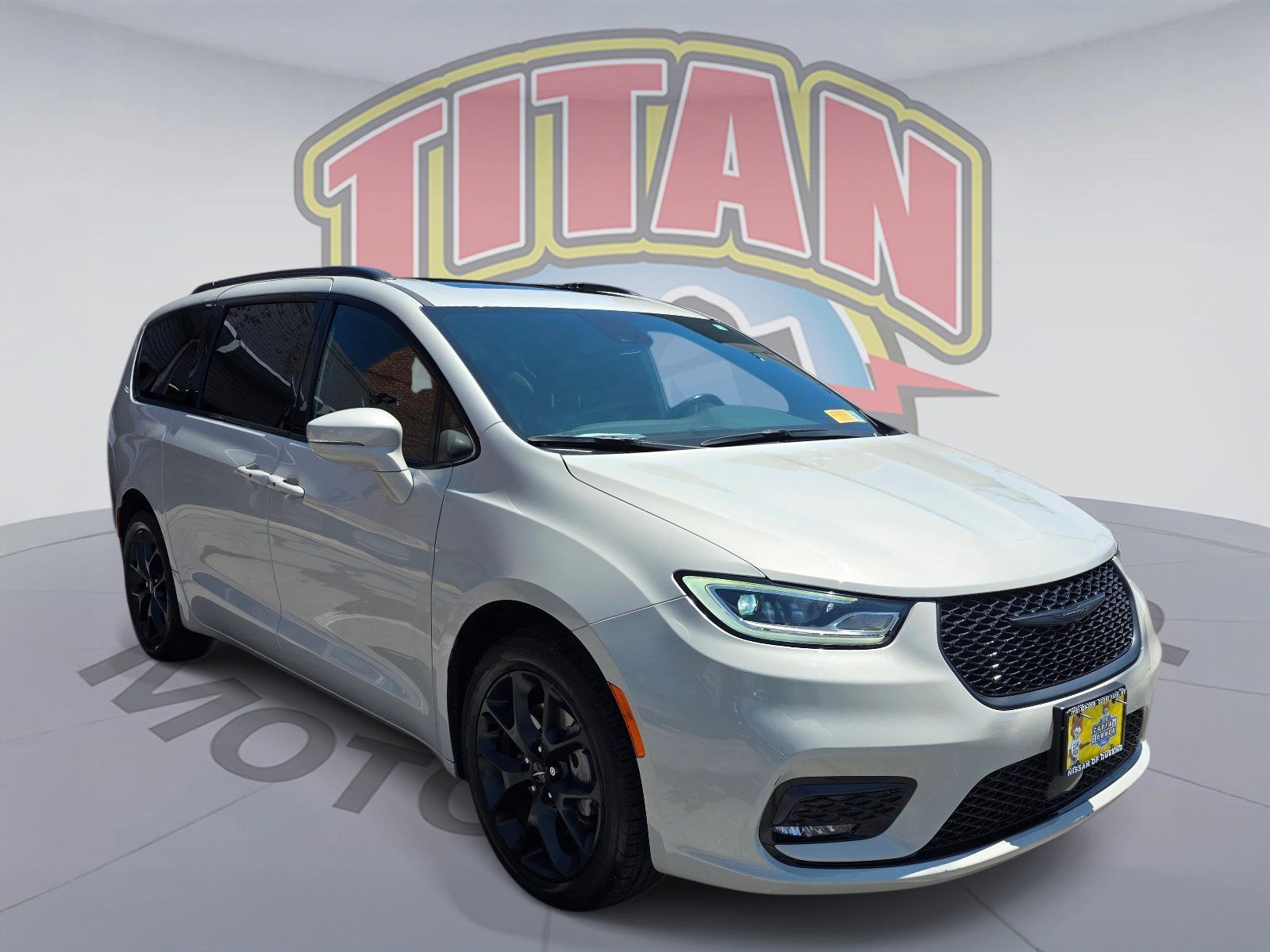 Used 2021 Chrysler Pacifica Touring-L w/ Uconnect Theater Family Group AWD/4WD image 1