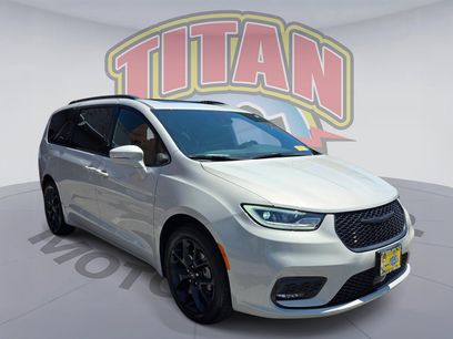 Used 2021 Chrysler Pacifica Touring-L w/ Uconnect Theater Family Group