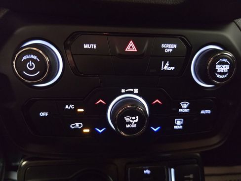 Used 2023 Jeep Renegade Trailhawk AWD/4WD image 16