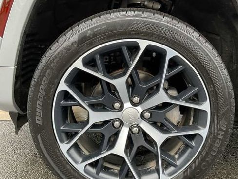 Used 2024 Jeep Grand Cherokee Summit AWD/4WD image 17