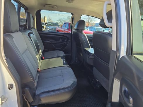 Used 2017 Nissan Titan S image 19