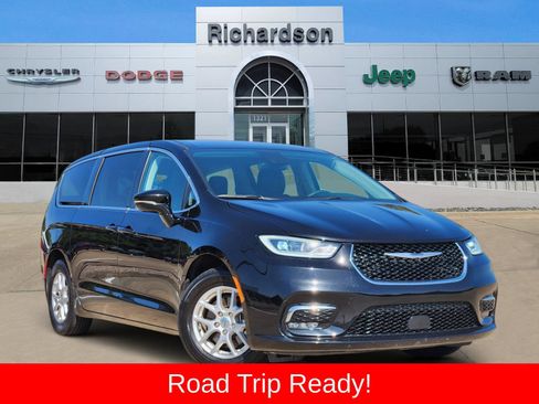 Used 2024 Chrysler Pacifica Touring-L FWD image 1