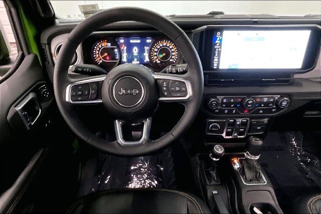 Used 2026 Jeep Wrangler Unlimited Sahara w/ Technology Group AWD/4WD image 6