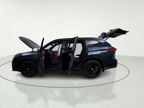 Used 2023 Toyota Highlander XSE AWD/4WD image 11