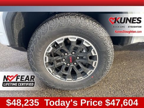New 2026 GMC Canyon AT4 AWD/4WD image 17