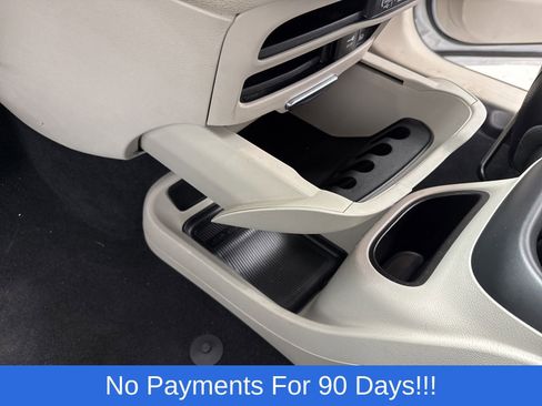 Used 2022 Chrysler Pacifica Touring-L image 20