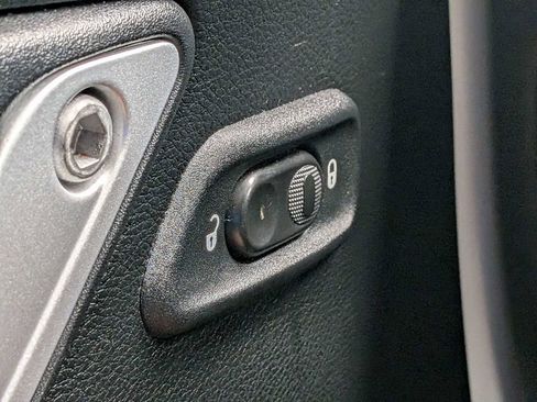 Used 2016 Jeep Wrangler Unlimited Rubicon w/ Connectivity Group AWD/4WD image 26