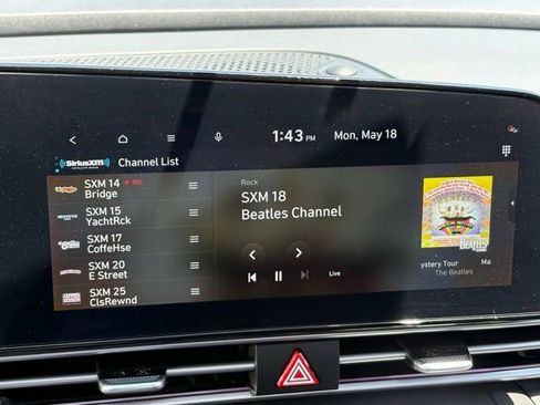 Used 2023 Hyundai Elantra Limited FWD image 12