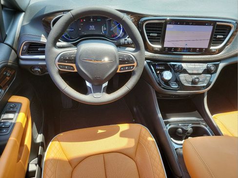 New 2023 Chrysler Pacifica Pinnacle image 7