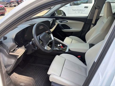 Used 2025 Audi Q5 Premium Plus w/ Premium Plus AWD/4WD image 2