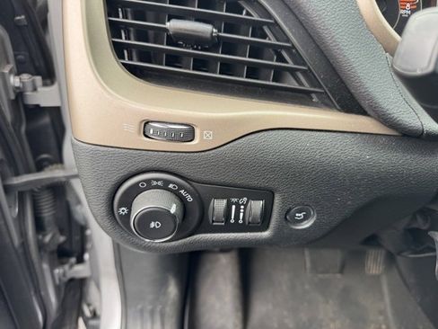 Used 2018 Jeep Cherokee Limited image 14