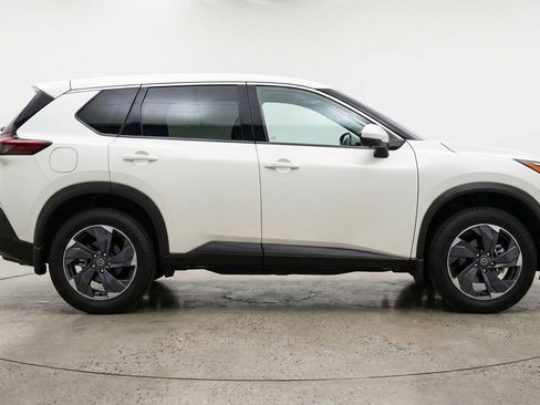 Used 2025 Nissan Rogue SV image 11