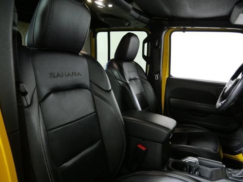 Used 2019 Jeep Wrangler Unlimited Sahara w/ Uconnect 4C Nav & Sound Group AWD/4WD image 11